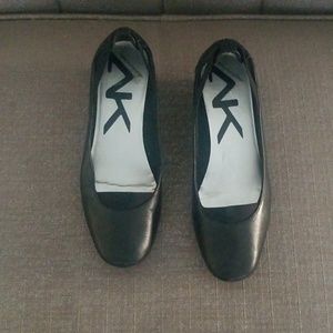 Anne Klein Black Flats Sz 8